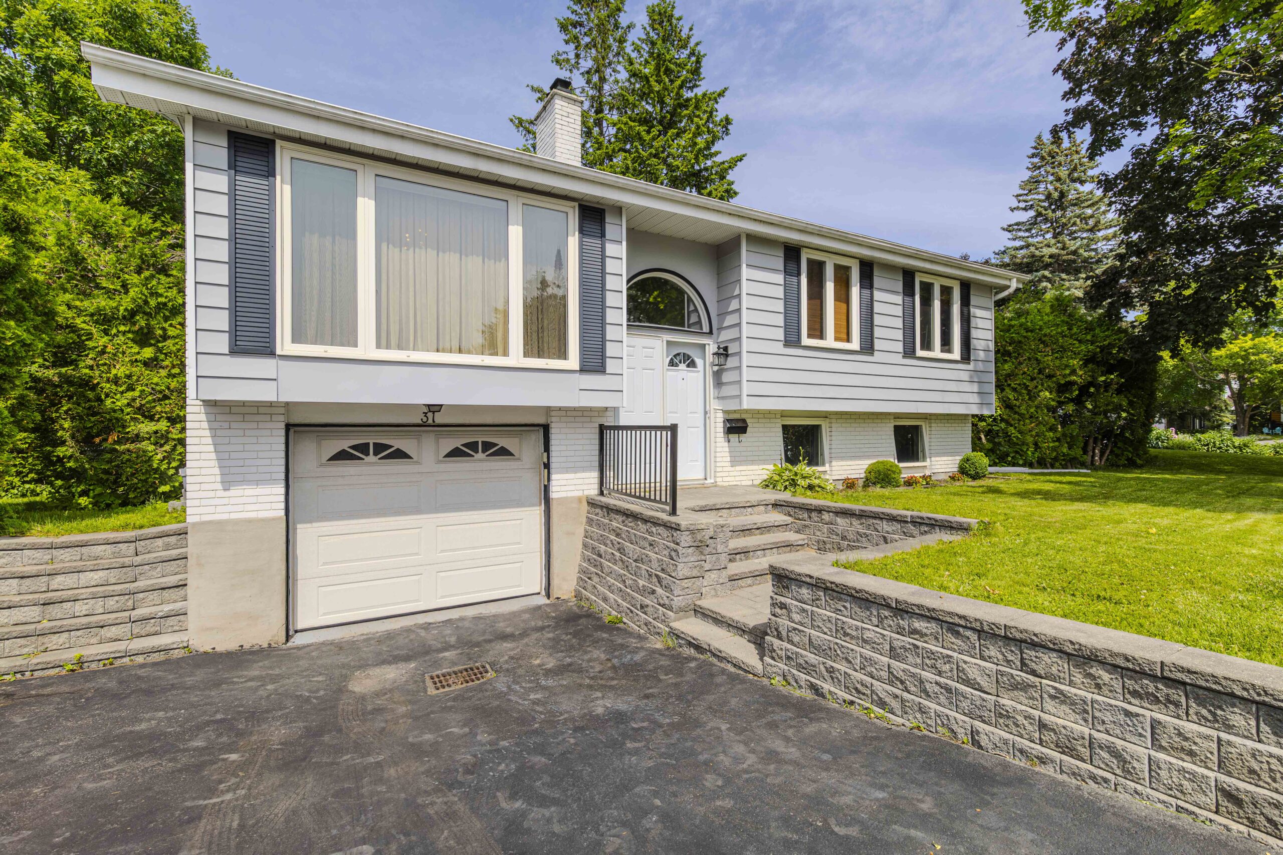 31 ASHGROVE CRESCENT